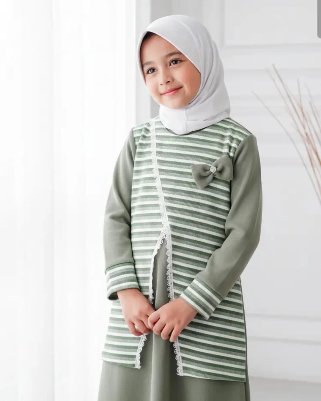 SABBIYA Dress Anak Perempuan Muslim Salur Dusty Sage Outfit Lebaran Kekinian